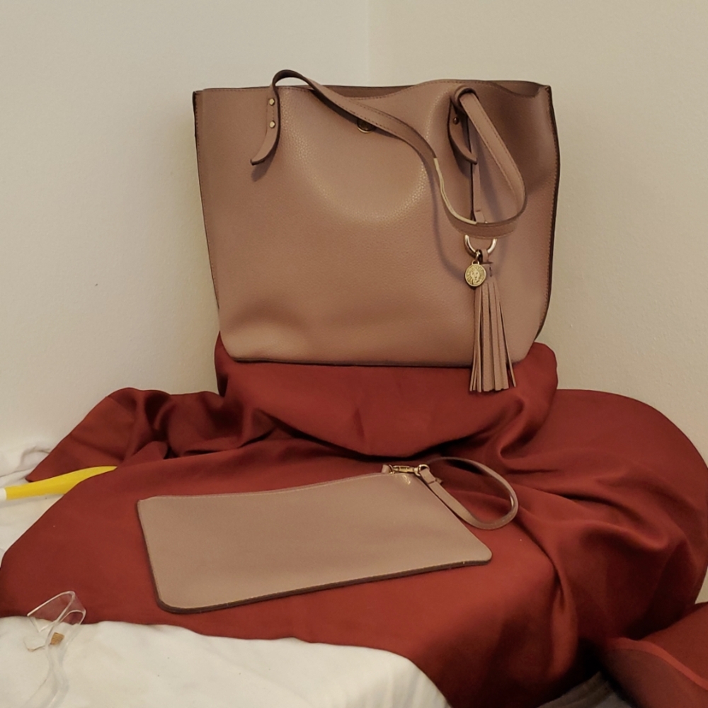 @EUC Anne Klein Blush Faux Leather Shoulder Bag with matching cosmetic bag